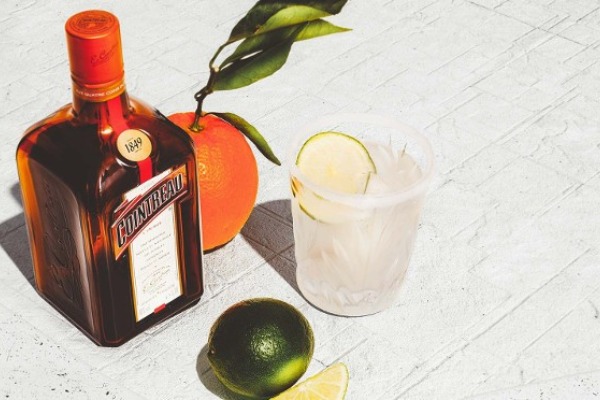 Lemon Cointreau Fizz